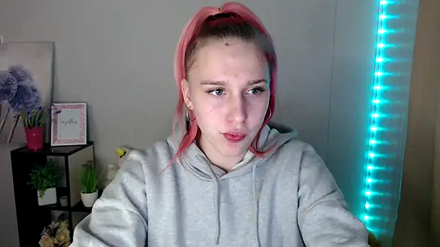 Scarlett lil online show from 04/18/26, 07:44