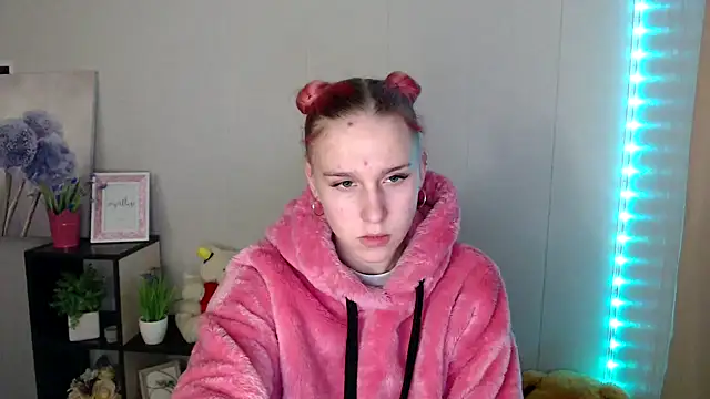 Scarlett lil online show from 04/13/26, 07:45