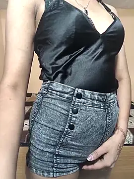 Glow Queen online show from 04/15/26, 06:12