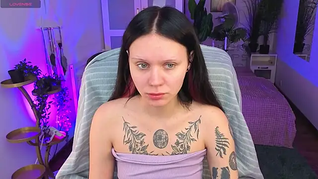 kittenlolla online show from 04/18/26, 05:43