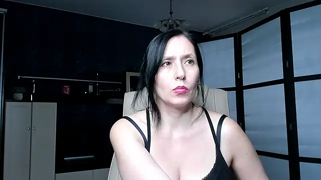 Snapshot of Lucky_Milf chatting on 07/09/26, 02:16 Lucky Milf online show from 07/09/26, 02:16