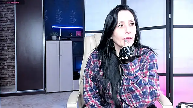 Lucky Milf online show from 04/10/26, 07:04