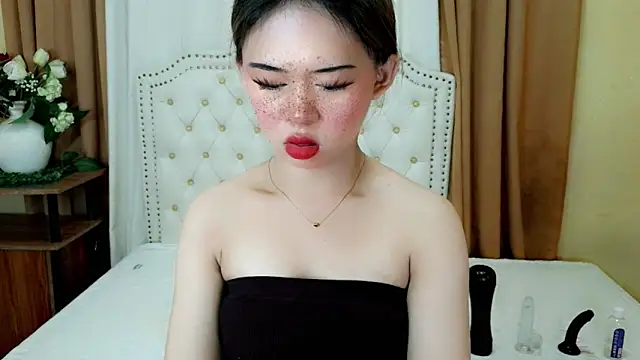 Snapshot of Seductive_sophie chatting on 06/13/26, 02:42 Seductive sophie online show from 06/13/26, 02:42
