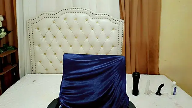 Snapshot of Seductive_sophie chatting on 06/27/26, 04:18 Seductive sophie online show from 06/27/26, 04:18