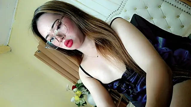Seductive sophie online show from 04/22/26, 01:34