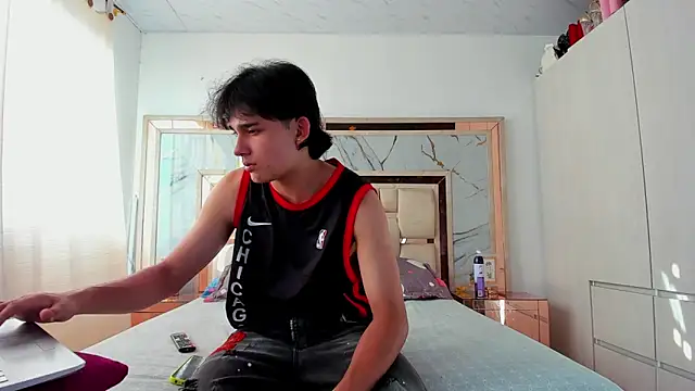 monky 0002 online show from 03/22/26, 09:49