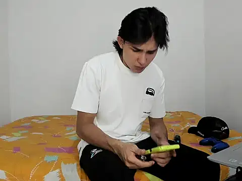 monky 0002 online show from 05/24/26, 08:31