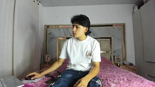 monky 0002 online show from 03/18/26, 12:03