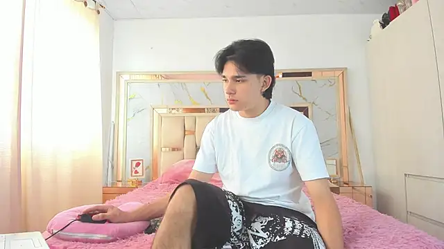 monky 0002 online show from 03/18/26, 05:47