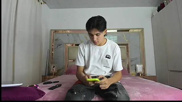 monky 0002 online show from 03/15/26, 11:34