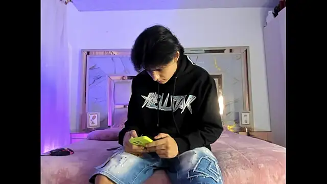 monky 0002 online show from 03/13/26, 11:54