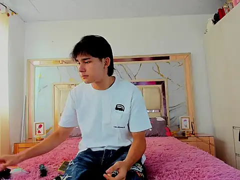 monky 0002 online show from 03/25/26, 03:00