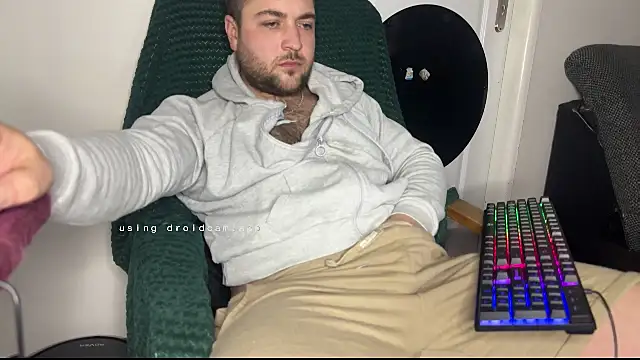 Snapshot of DevidBek- chatting on 03/01/26, 05:02 DevidBek- online show from 03/01/26, 05:02