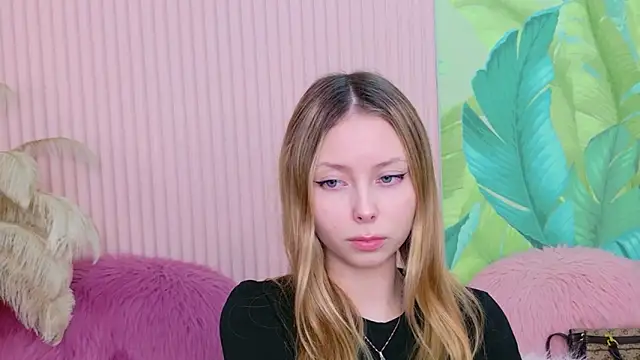 Tessa Cross online show from 03/03/26, 08:10