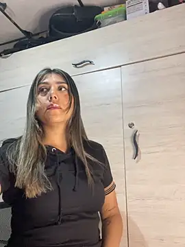 stefanyqueen69 online show from 05/03/26, 07:50