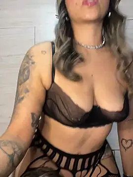 stefanyqueen69 online show from 04/23/26, 02:51
