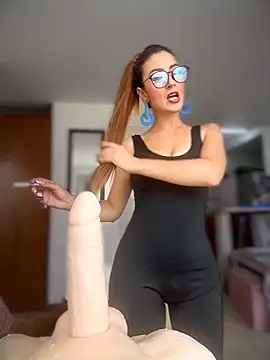 Emma Reyes online show from 03/25/26, 02:16