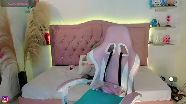 Zoe Luxxe  online show from 03/31/26, 09:06