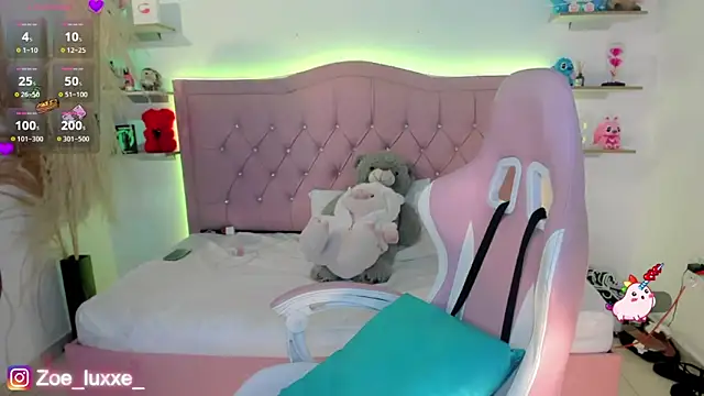 Zoe Luxxe  online show from 04/15/26, 09:15