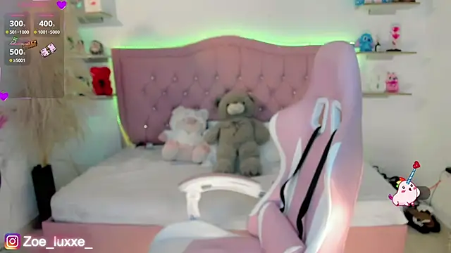 Zoe Luxxe  online show from 03/15/26, 09:11