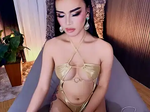 Snapshot of nikkieviolante chatting on 07/19/26, 02:20 nikkieviolante online show from 07/19/26, 02:20