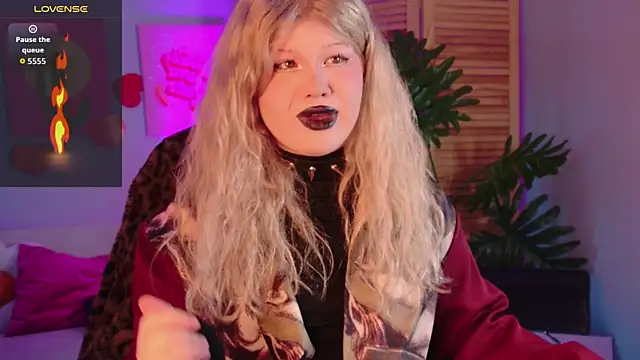 LilithNlsn online show from 04/10/26, 12:17