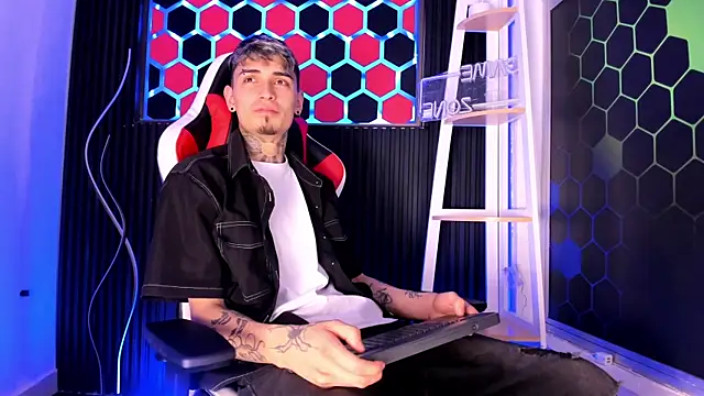 Max Hader  online show from 04/15/26, 03:23