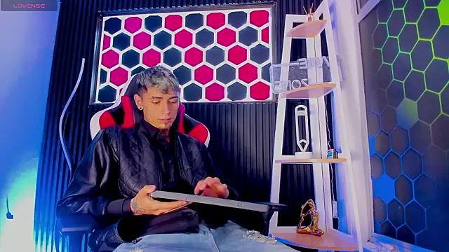 Max Hader  online show from 03/15/26, 03:35