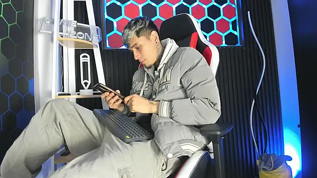 Max Hader  online show from 03/17/26, 03:42