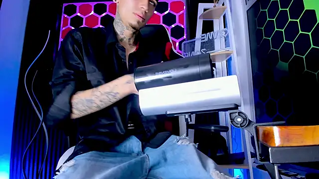 Max Hader  online show from 03/21/26, 03:41