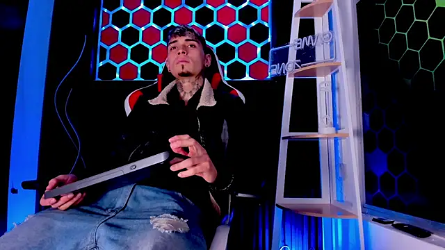 Max Hader  online show from 03/30/26, 02:57