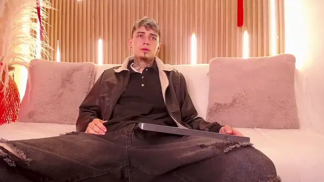 Max Hader  online show from 03/07/26, 02:40