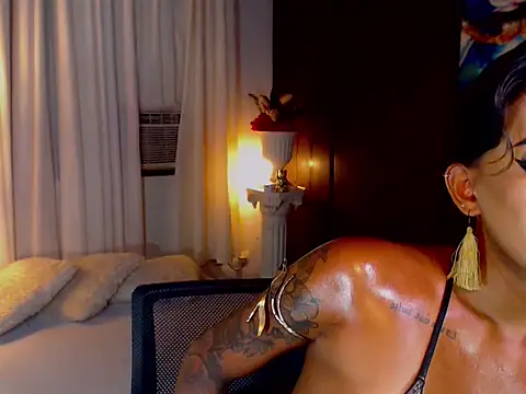 xXLustFullTransXx online show from 05/13/26, 02:51