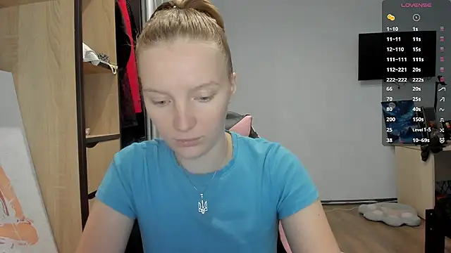 Snapshot of Mary_Blu chatting on 10/02/25, 09:23 Mary Blu online show from 10/02/25, 09:23