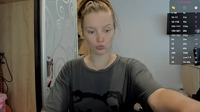 Snapshot of Mary_Blu chatting on 09/21/25, 08:52 Mary Blu online show from 09/21/25, 08:52