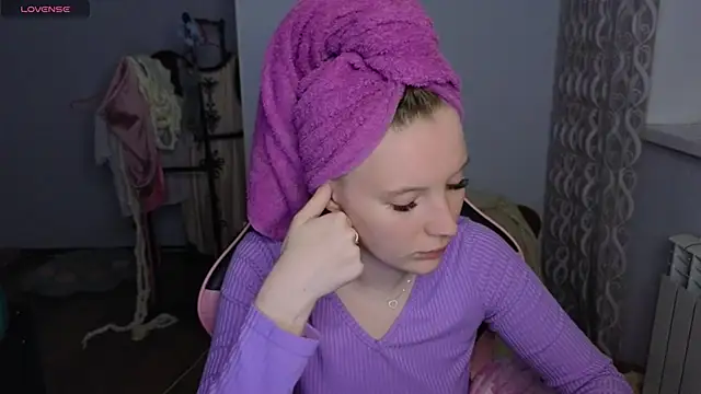 Mary Blu online show from 04/21/26, 02:03