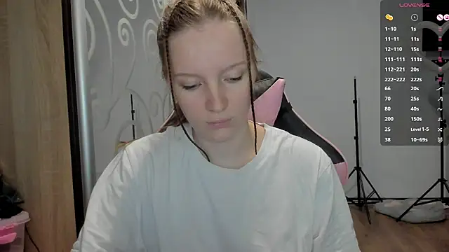Snapshot of Mary_Blu chatting on 10/11/25, 08:26 Mary Blu online show from 10/11/25, 08:26