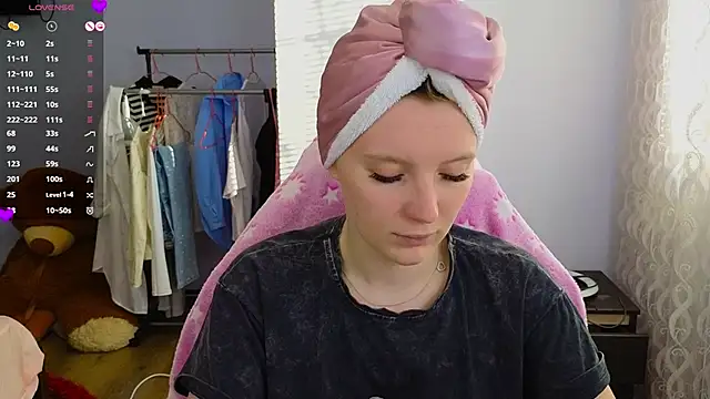 Mary Blu online show from 04/07/26, 03:52