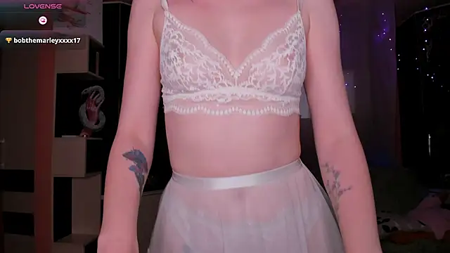 Luna Reid online show from 05/24/26, 04:23