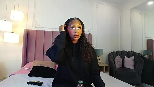 LiaTrainor online show from 04/06/26, 12:28