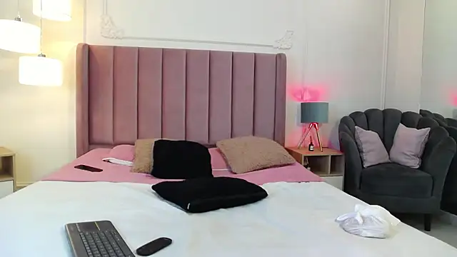 LiaTrainor online show from 03/26/26, 01:04