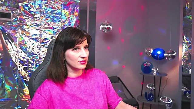 Snapshot of EmmaWheelers chatting on 04/10/26, 02:35 EmmaWheelers online show from 04/10/26, 02:35