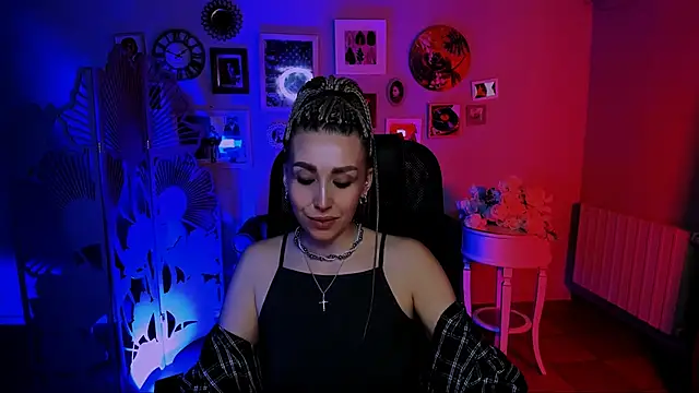 Snapshot of MonicaRiley chatting on 04/20/26, 01:03 MonicaRiley online show from 04/20/26, 01:03
