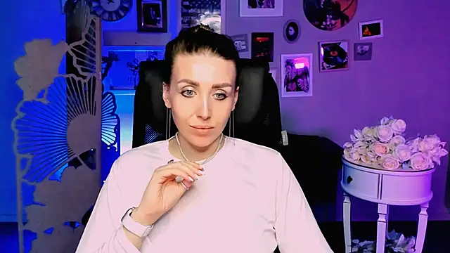 Snapshot of MonicaRiley chatting on 03/10/26, 04:00 MonicaRiley online show from 03/10/26, 04:00