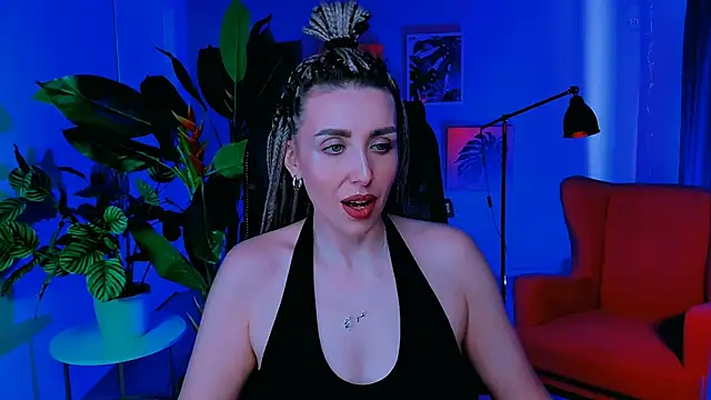 Snapshot of MonicaRiley chatting on 05/17/26, 01:33 MonicaRiley online show from 05/17/26, 01:33