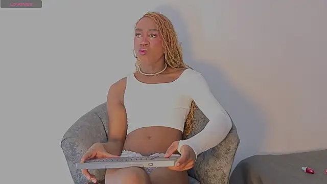 Snapshot of brit_davis chatting on 03/03/26, 02:57 brit davis online show from 03/03/26, 02:57