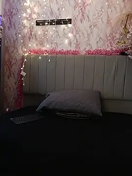 Emily Roussee online show from 04/26/26, 12:02