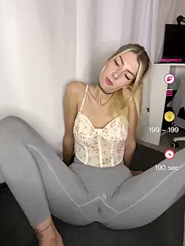 SoniaXOXO online show from 05/05/26, 04:43