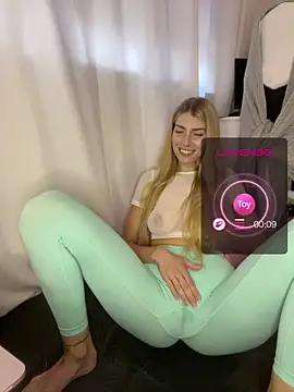 SoniaXOXO online show from 05/01/26, 04:12