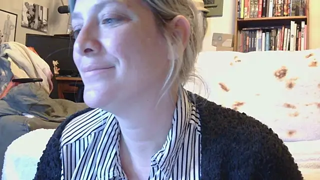 Snapshot of MistyMountains96 chatting on 03/17/26, 04:04 MistyMountains96 online show from 03/17/26, 04:04